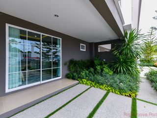 Casa adosada en venta de 4 habitaciones en Bang Lamung, Chonburi