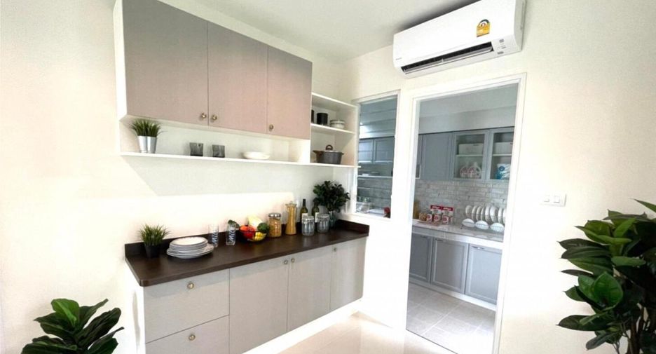 Casa adosada en venta de 4 habitaciones en Huay Yai, Pattaya