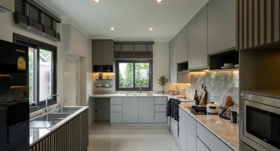 For sale 4 bedrooms house in Bang Lamung, Chonburi