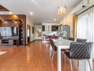 Casa en alquiler de 3 habitaciones en Bang Lamung, Chonburi