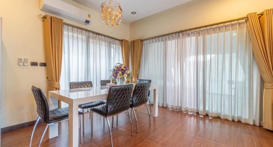 Casa en alquiler de 3 habitaciones en Huay Yai, Pattaya