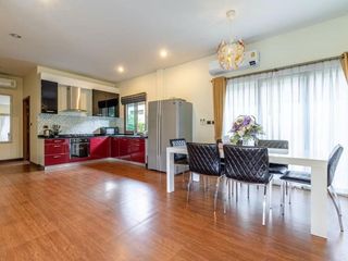 Casa en alquiler de 3 habitaciones en Bang Lamung, Chonburi