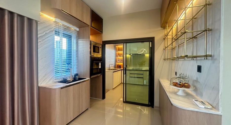 For sale 4 bedrooms house in Bang Lamung, Chonburi