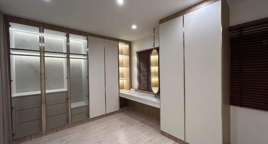 For sale 4 bedrooms house in Bang Lamung, Chonburi