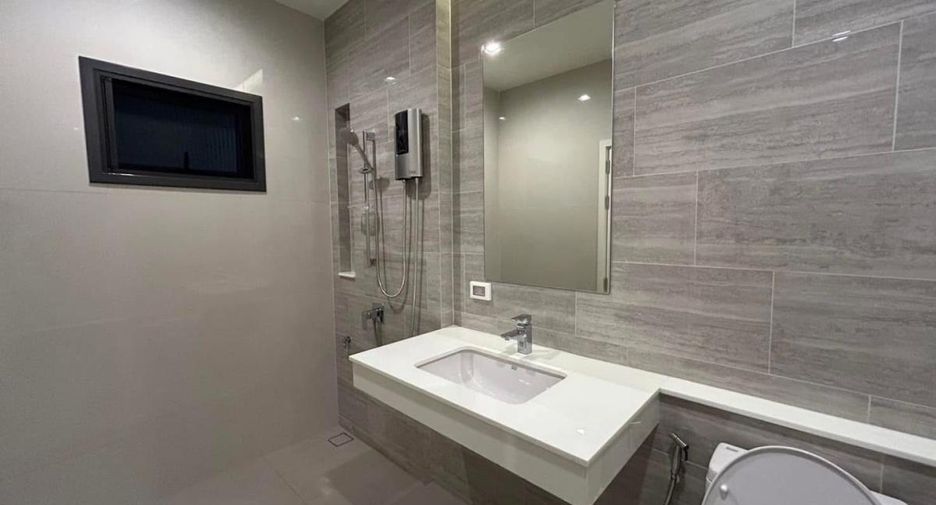 For sale 4 bedrooms house in Bang Lamung, Chonburi