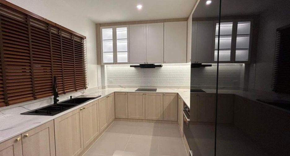 For sale 4 bedrooms house in Bang Lamung, Chonburi