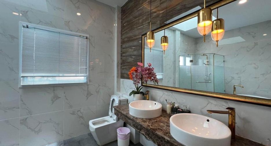 For sale 4 bedrooms house in Huay Yai, Pattaya