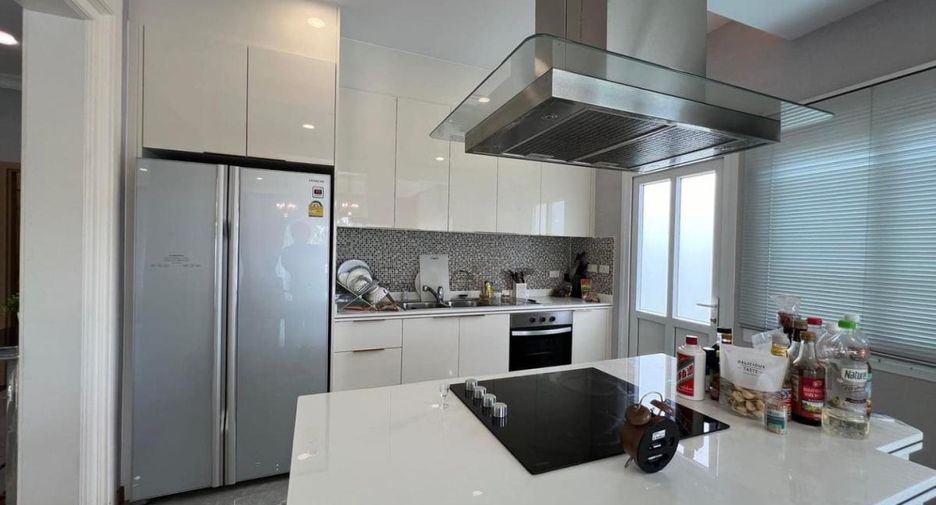 For sale 4 bedrooms house in Huay Yai, Pattaya