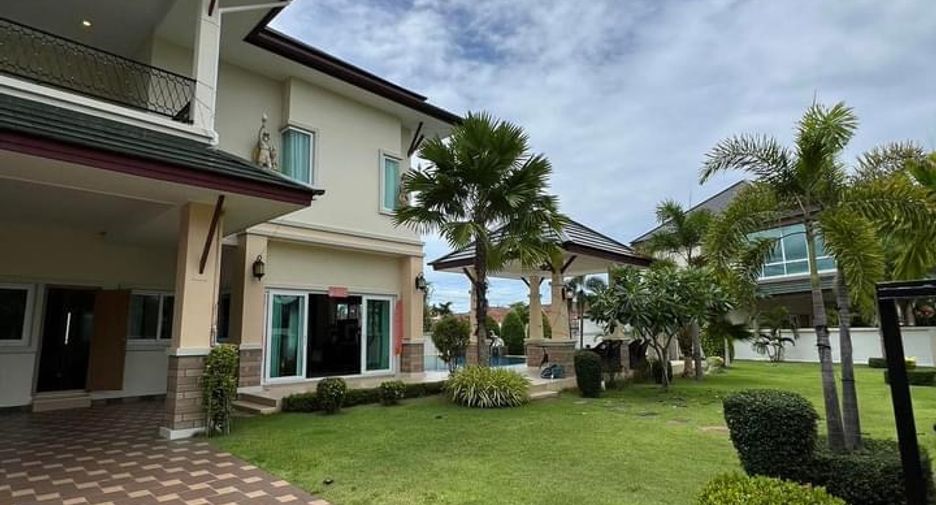 For sale 4 bedrooms house in Huay Yai, Pattaya