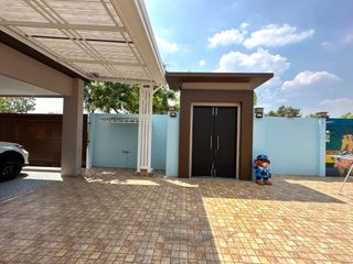 Haus zur Miete mit 5 Zimmer in Bang Lamung, Chonburi
