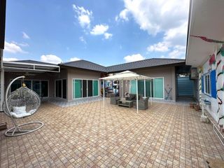 Haus zur Miete mit 5 Zimmer in Bang Lamung, Chonburi