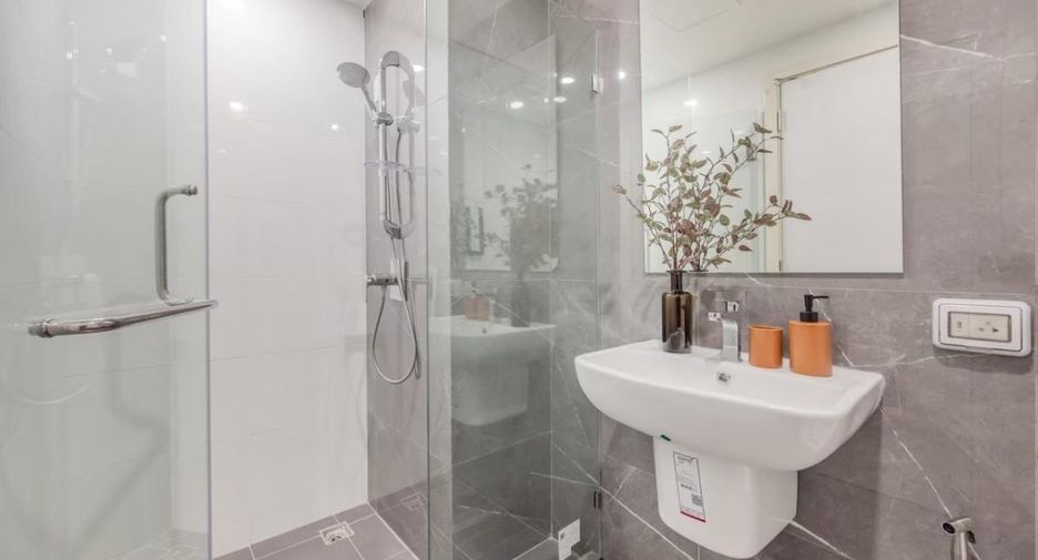 For sale 1 bed condo in Si Racha, Chonburi