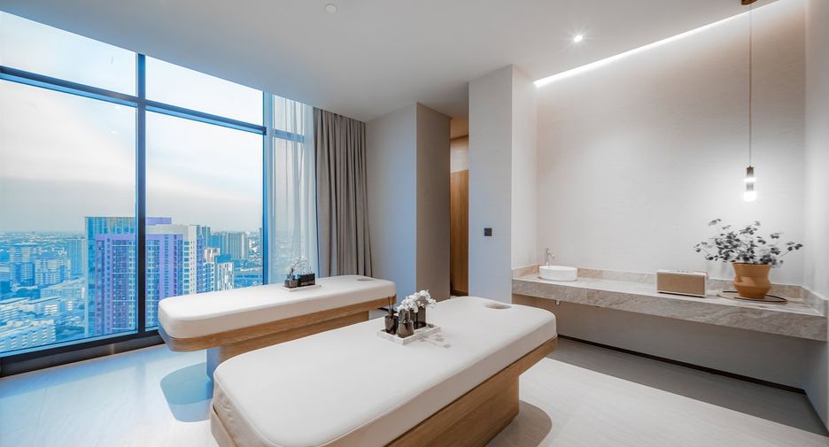 For sale 1 bed condo in Khlong Toei, Bangkok