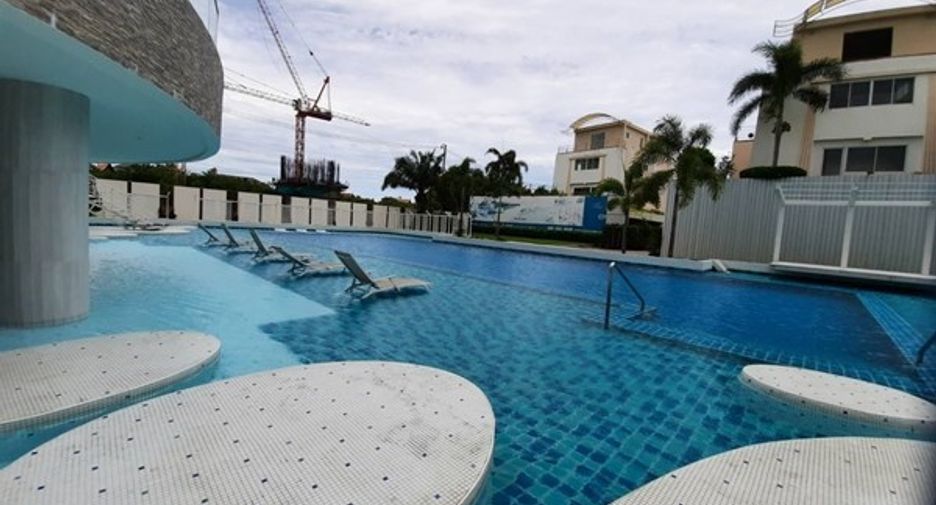 For sale 3 bedrooms condo in Jomtien, Pattaya