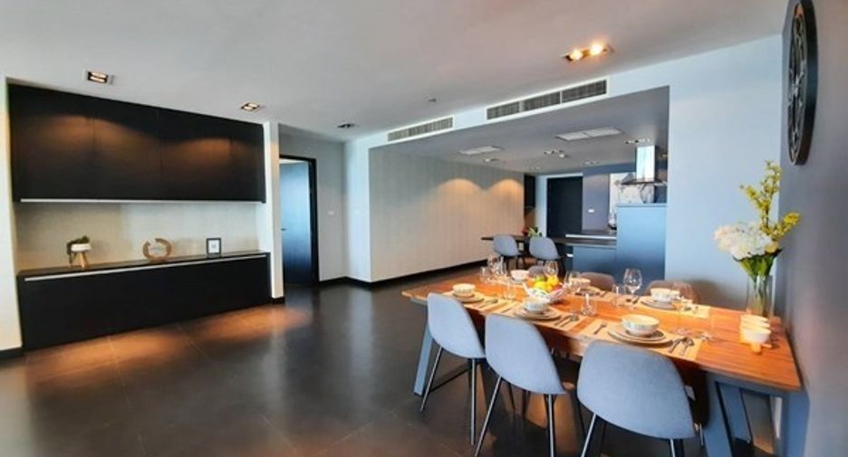 For sale 3 bedrooms condo in Jomtien, Pattaya