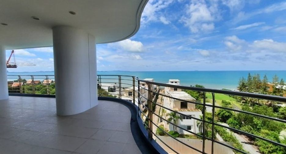 For sale 3 bedrooms condo in Jomtien, Pattaya