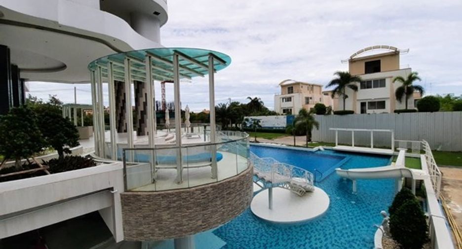 For sale 3 bedrooms condo in Jomtien, Pattaya