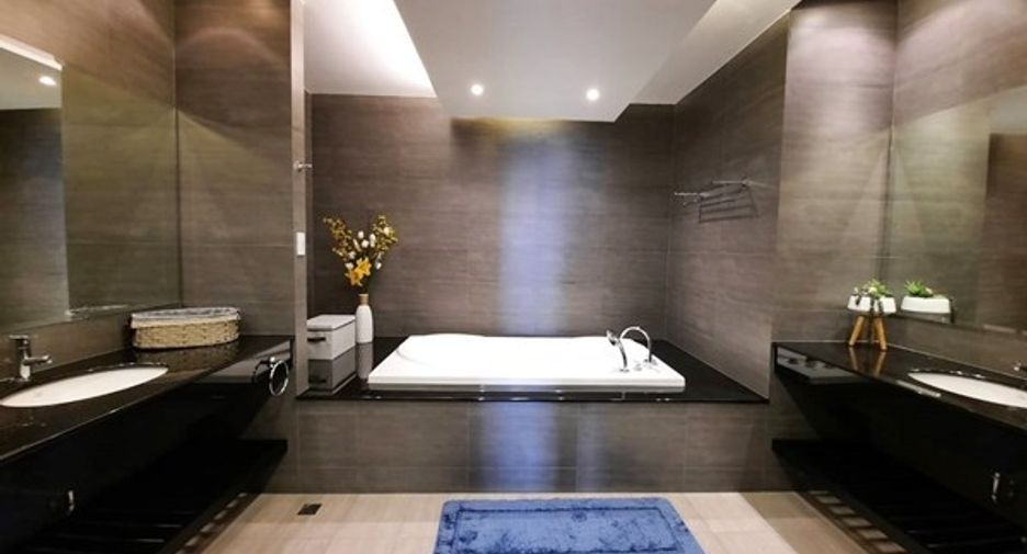 For sale 3 bedrooms condo in Jomtien, Pattaya
