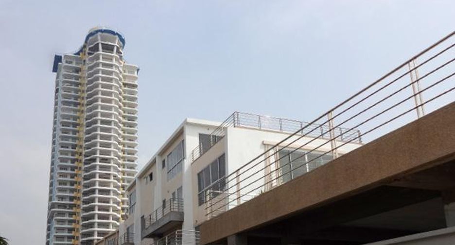 For sale 3 bedrooms condo in Jomtien, Pattaya