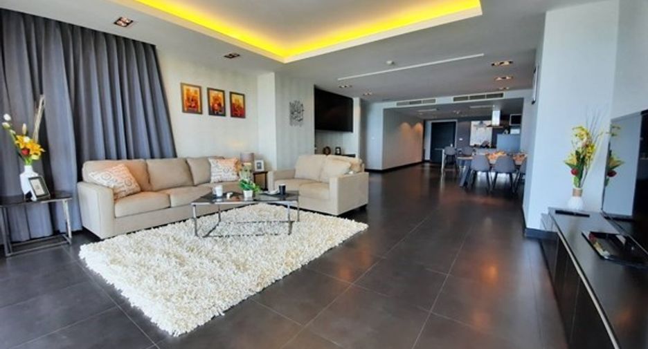 For sale 3 bedrooms condo in Jomtien, Pattaya