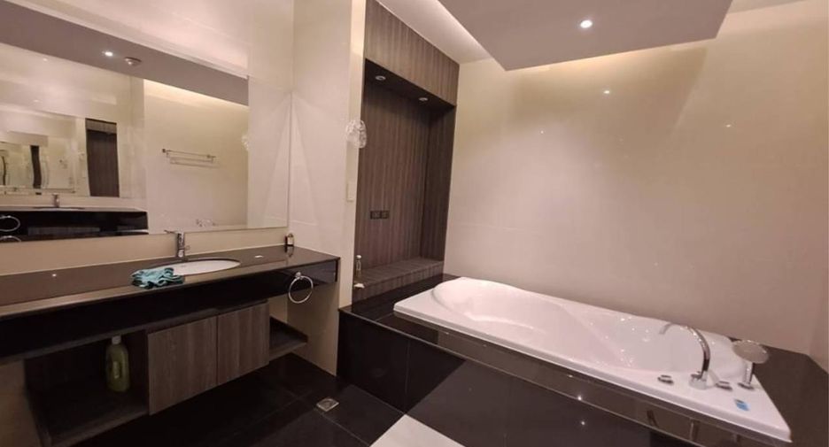 For rent 3 bedrooms condo in Jomtien, Pattaya