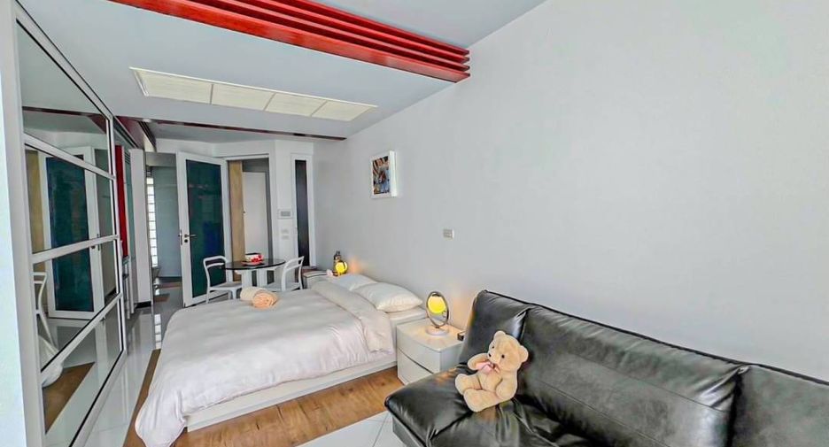 For sale 3 bedrooms condo in Na Jomtien, Pattaya