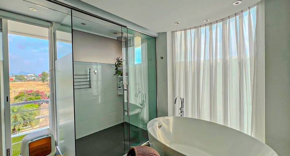 For sale 3 bedrooms condo in Na Jomtien, Pattaya
