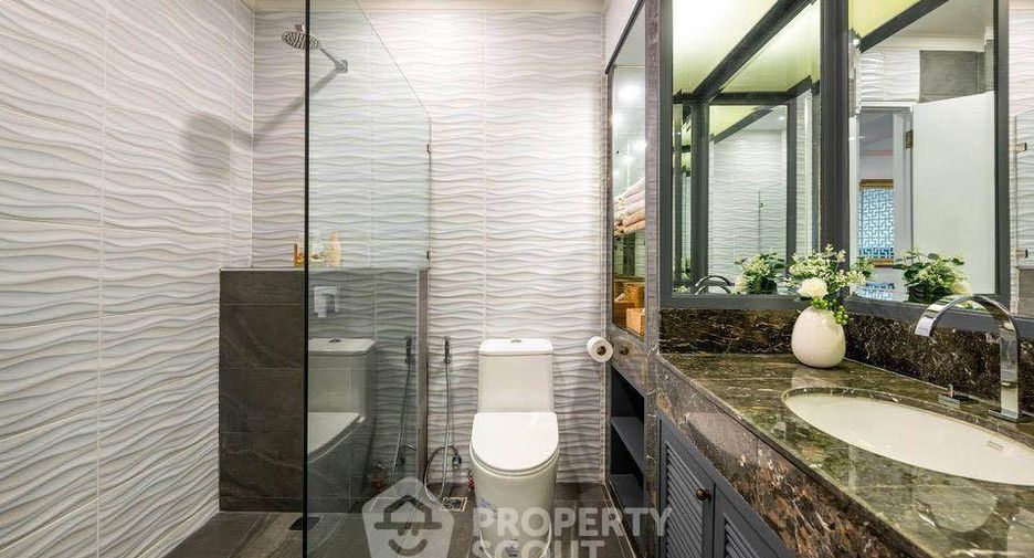 For sale 1 bed condo in Sathon, Bangkok