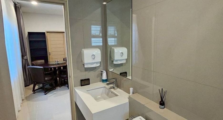 Haus zum Kauf mit 4 Zimmer in Si Racha, Chonburi