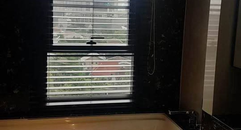For sale 1 bed condo in Khlong Toei, Bangkok