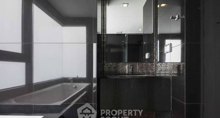 Condo en venta de 2 habitaciones en Khlong Toei, Bangkok
