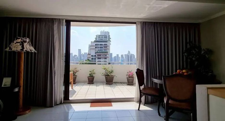 For sale 2 bedrooms condo in Watthana, Bangkok