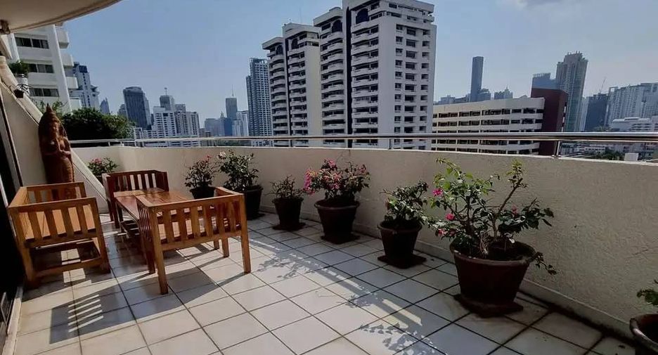 For sale 2 bedrooms condo in Watthana, Bangkok
