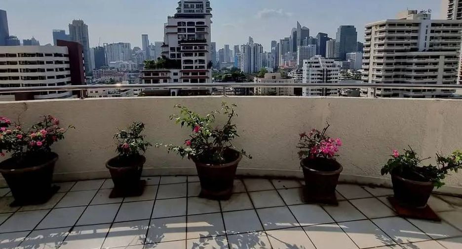 For sale 2 bedrooms condo in Watthana, Bangkok