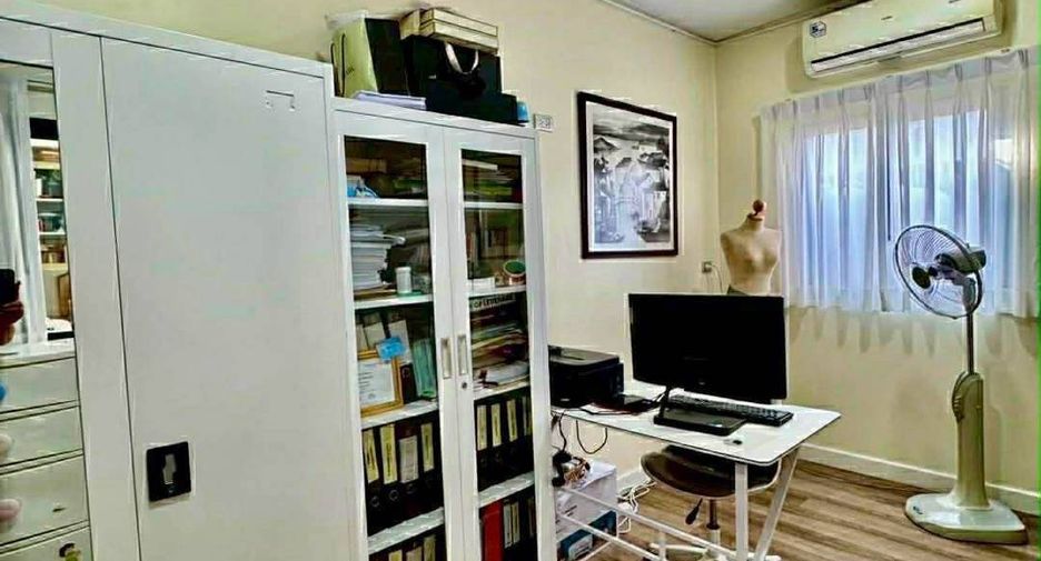 Haus zum Kauf mit 4 Zimmer in Si Racha, Chonburi