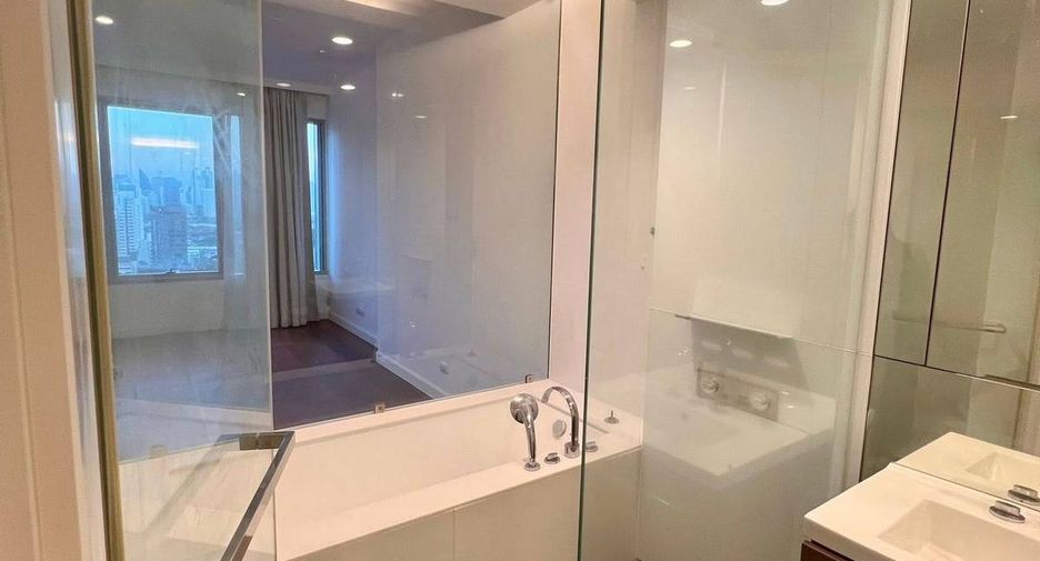 For sale 2 bedrooms condo in Pathum Wan, Bangkok