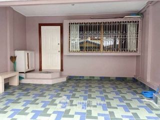 À vendre 3 chambres maison de ville à Suan Luang, Bangkok