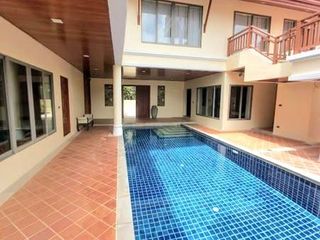 Villa zur Miete und zum Kauf mit 4 Zimmer in Bang Saray, Pattaya