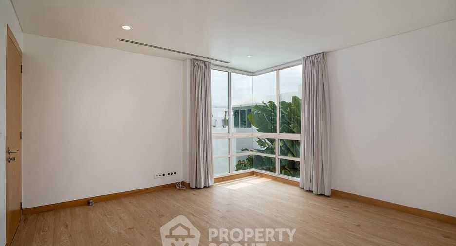 For sale 5 bedrooms house in Yan Nawa, Bangkok