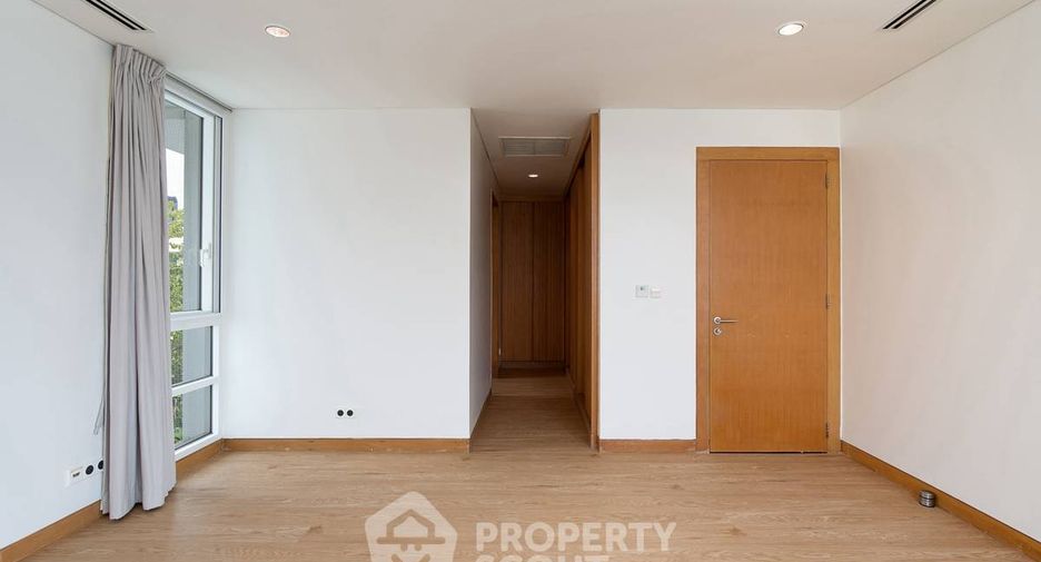 For sale 5 bedrooms house in Yan Nawa, Bangkok