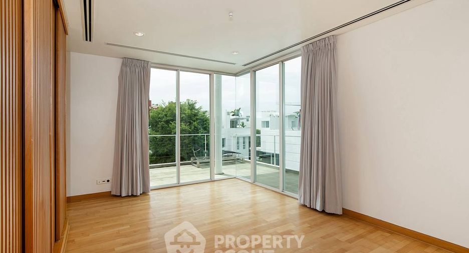 For sale 5 bedrooms house in Yan Nawa, Bangkok