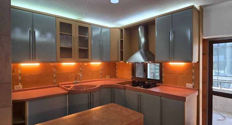 For rent and for sale 2 bedrooms condo in Pathum Wan, Bangkok