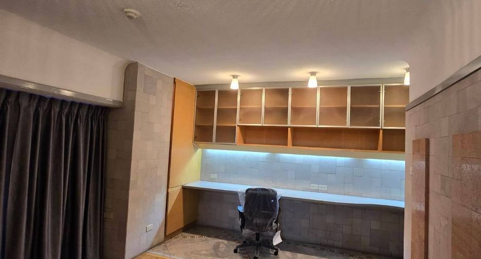 For rent and for sale 2 bedrooms condo in Pathum Wan, Bangkok