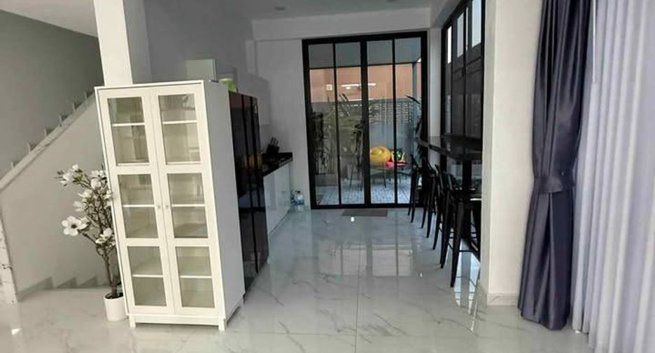 For rent そして for sale 4 ベッドルーム house in Jomtien, Pattaya