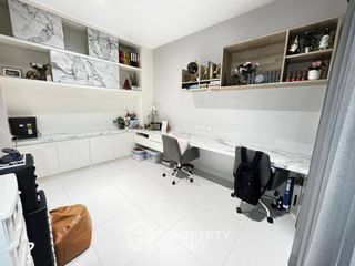 For rent and for sale 4 bedrooms house in Saphan Sung, Bangkok
