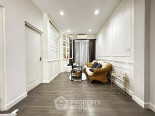 For rent and for sale 4 bedrooms house in Saphan Sung, Bangkok