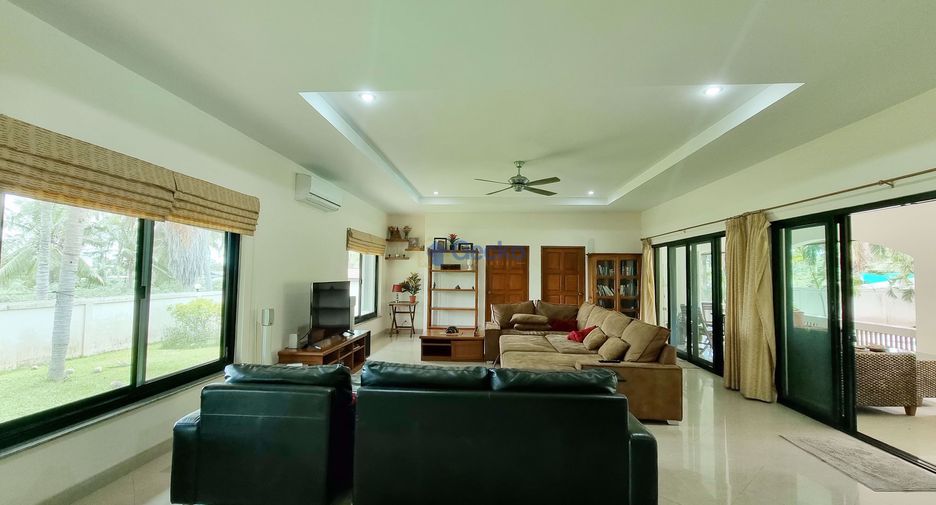 À louer 3 chambres maison à Bang Lamung, Chonburi