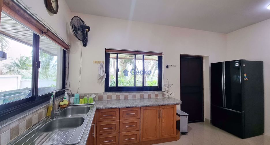 À louer 3 chambres maison à Bang Lamung, Chonburi