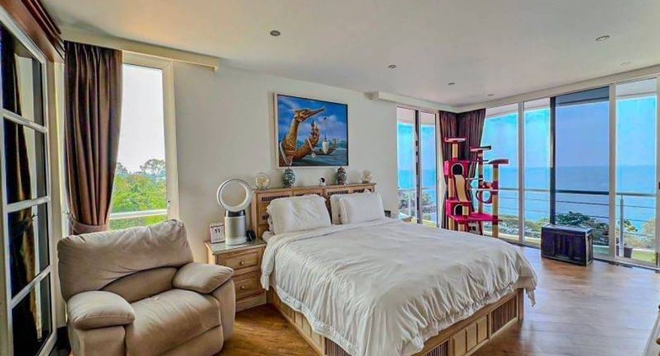 For sale 3 bedrooms condo in Na Jomtien, Pattaya
