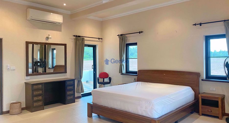 À louer 4 chambres maison à Bang Lamung, Chonburi